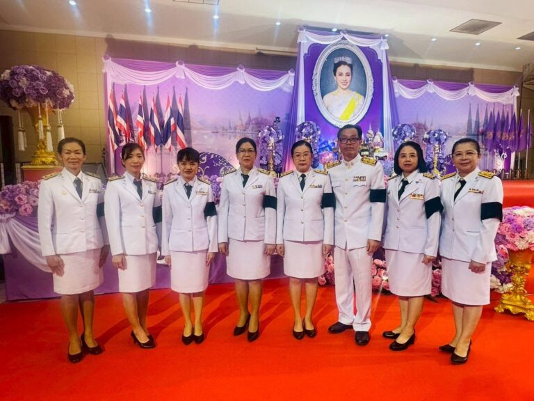 สพป.เชียงใหม่ เขต 1 ร่วมพิธีเจริญพระพุทธมนต์ และทำบุญตักบาตรพระสงฆ์ จำนวน 49 รูป ถวายเป็นพระราชกุศล เนื่องในโอกาสพระราชพิธีมหามงคลเฉลิมพระชนมพรรษา 4 รอบ สมเด็จพระนางเจ้าสุทิดา พัชรสุธาพิมลลักษณ พระบรมราชินี